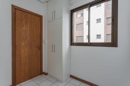 Apartamento à venda com 246m², 3 quartos e 2 vagas Apartamento à venda com 246m², 3 quartos e 2 vagasCozinha e Área de Serviço