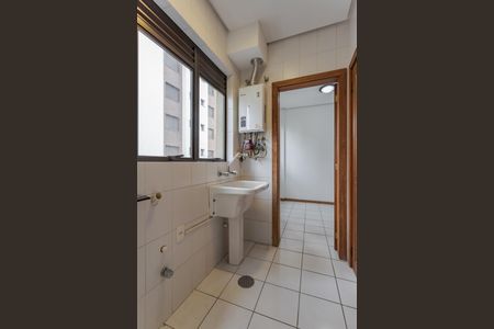 Apartamento à venda com 246m², 3 quartos e 2 vagas Apartamento à venda com 246m², 3 quartos e 2 vagasCozinha e Área de Serviço