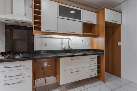 Apartamento à venda com 246m², 3 quartos e 2 vagas Apartamento à venda com 246m², 3 quartos e 2 vagasCozinha e Área de Serviço
