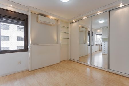 Apartamento à venda com 246m², 3 quartos e 2 vagas Apartamento à venda com 246m², 3 quartos e 2 vagasSuíte
