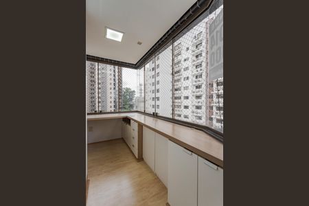 Apartamento à venda com 246m², 3 quartos e 2 vagas Apartamento à venda com 246m², 3 quartos e 2 vagasSuíte
