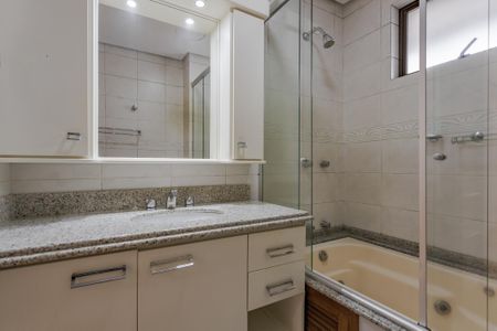 Apartamento à venda com 246m², 3 quartos e 2 vagas Apartamento à venda com 246m², 3 quartos e 2 vagasSuíte