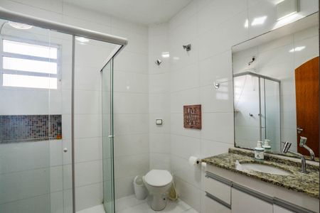 Casa à venda com 150m², 3 quartos e 2 vagasBanheiro Corredor