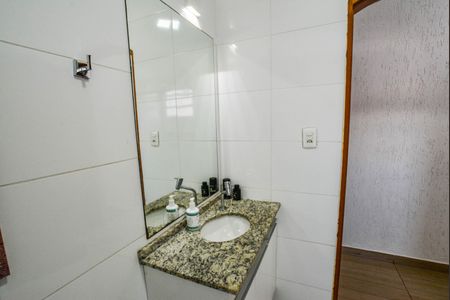 Casa à venda com 150m², 3 quartos e 2 vagasBanheiro Corredor