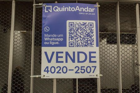 Casa à venda com 200m², 3 quartos e 3 vagas Casa à venda com 200m², 3 quartos e 3 vagasFachada