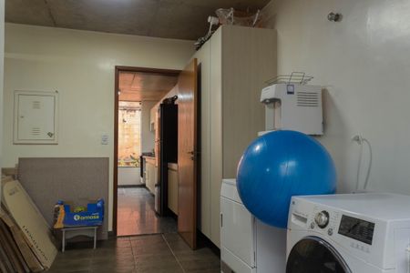 Casa à venda com 200m², 3 quartos e 3 vagas Casa à venda com 200m², 3 quartos e 3 vagasÁrea de Serviço