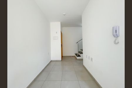 Sala de casa de condomínio à venda com 2 quartos, 52m² em Santa Maria, Osasco