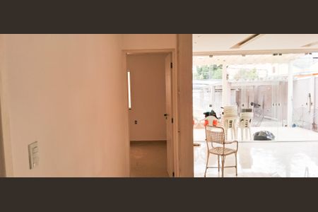 Casa à venda com 600m², 2 quartos e 3 vagasCorredor da sala quarto 1