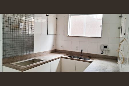 Casa à venda com 600m², 2 quartos e 3 vagasSala/Cozinha