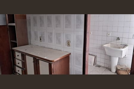 Casa à venda com 600m², 2 quartos e 3 vagasCozinha e Área de serviço