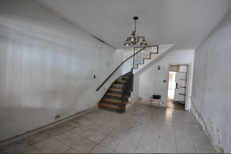 Sala de casa à venda com 2 quartos, 80m² em Vila Nivi, São Paulo