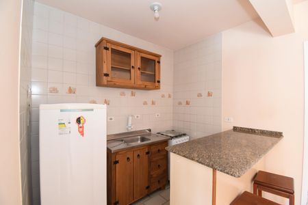 Cozinha de apartamento para alugar com 1 quarto, 45m² em Bigorrilho, Curitiba