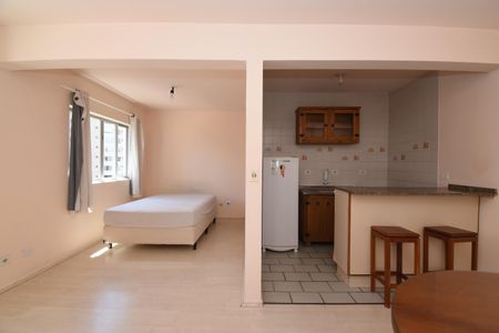 Sala de apartamento para alugar com 1 quarto, 45m² em Bigorrilho, Curitiba