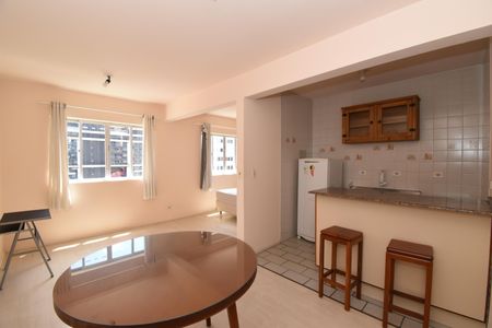 Sala de apartamento para alugar com 1 quarto, 45m² em Bigorrilho, Curitiba