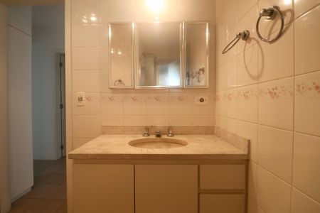 Apartamento para alugar com 120m², 3 quartos e 2 vagasBanheiro Social