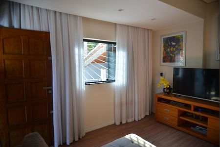 Casa à venda com 144m², 2 quartos e 2 vagasSala