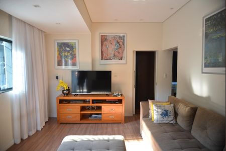 Casa à venda com 144m², 2 quartos e 2 vagas Sala