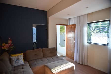 Casa à venda com 144m², 2 quartos e 2 vagasSala