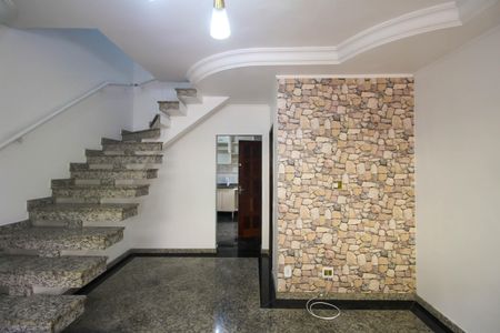 Sala de casa de condomínio para alugar com 2 quartos, 85m² em Chácara Mafalda, São Paulo