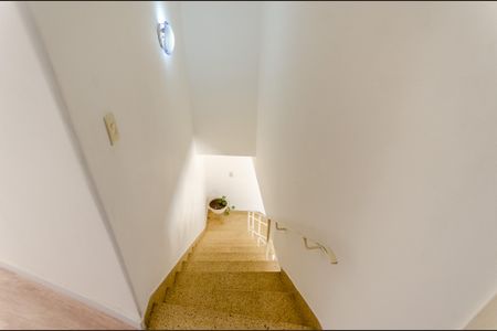 Casa à venda com 153m², 3 quartos e 3 vagasEscada