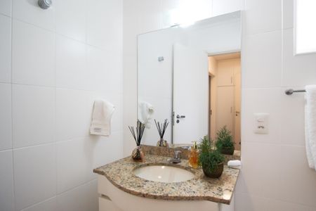 Apartamento à venda com 84m², 2 quartos e 1 vaga Apartamento à venda com 84m², 2 quartos e 1 vagaBanheiro