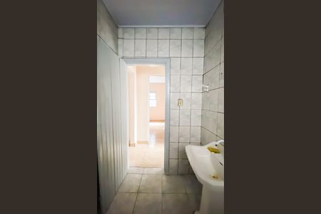 Banheiro de casa para alugar com 1 quarto, 85m² em Jardim Laone, São Paulo