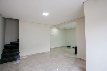 Casa para alugar com 127m², 2 quartos e 2 vagas Casa para alugar com 127m², 2 quartos e 2 vagasSala