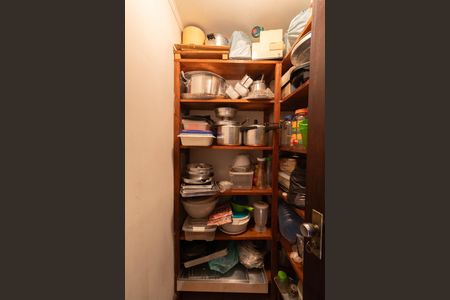 Casa para alugar com 315m², 4 quartos e 6 vagas Casa para alugar com 315m², 4 quartos e 6 vagasDespensa