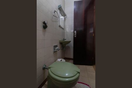 Casa para alugar com 315m², 4 quartos e 6 vagas Casa para alugar com 315m², 4 quartos e 6 vagasBanheiro de Serviço