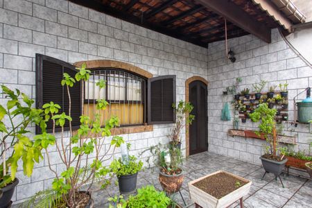 Casa à venda com 250m², 3 quartos e 2 vagas Casa à venda com 250m², 3 quartos e 2 vagasVaranda da Suíte