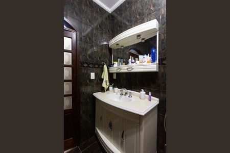 Casa à venda com 250m², 3 quartos e 2 vagas Casa à venda com 250m², 3 quartos e 2 vagasBanheiro da Suíte