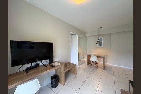 Apartamento para alugar com 75m², 2 quartos e 1 vagaSala