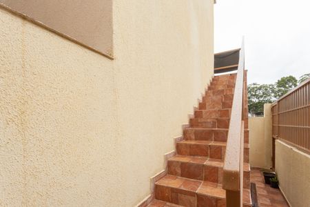 Apartamento para alugar com 65m², 1 quarto e sem vagaEscada de acesso