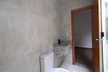 Casa à venda com 200m², 3 quartos e 4 vagasBanheiro da Suíte 2