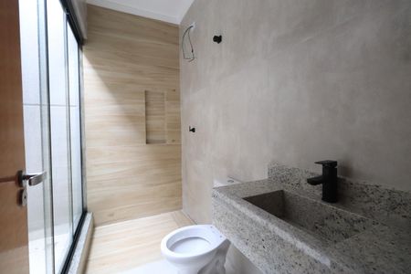 Casa à venda com 200m², 3 quartos e 4 vagasBanheiro da Suíte 2