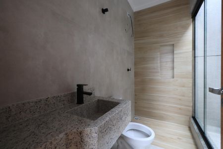 Casa à venda com 200m², 3 quartos e 4 vagasBanheiro da Suíte 1
