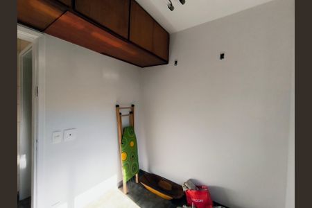 Apartamento à venda com 214m², 3 quartos e 2 vagas Apartamento à venda com 214m², 3 quartos e 2 vagasQuarto de Serviço