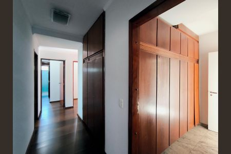 Apartamento à venda com 214m², 3 quartos e 2 vagas Apartamento à venda com 214m², 3 quartos e 2 vagasCorredor