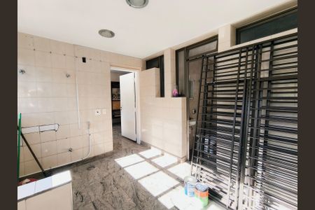 Apartamento à venda com 214m², 3 quartos e 2 vagas Apartamento à venda com 214m², 3 quartos e 2 vagasÁrea de Serviço