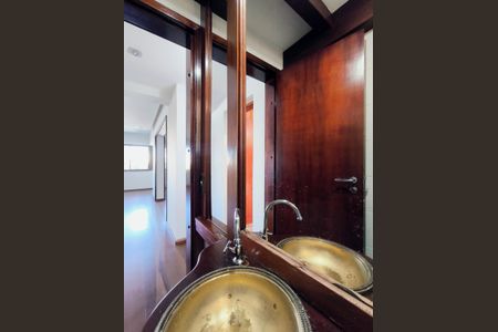 Apartamento à venda com 214m², 3 quartos e 2 vagas Apartamento à venda com 214m², 3 quartos e 2 vagasLavabo