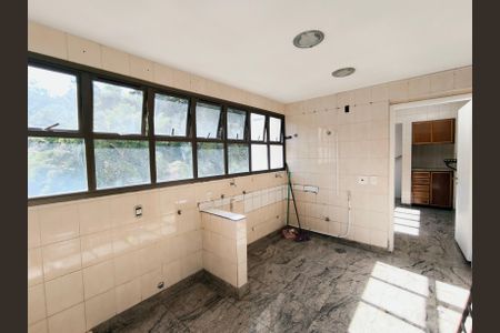 Apartamento à venda com 214m², 3 quartos e 2 vagas Apartamento à venda com 214m², 3 quartos e 2 vagasÁrea de Serviço