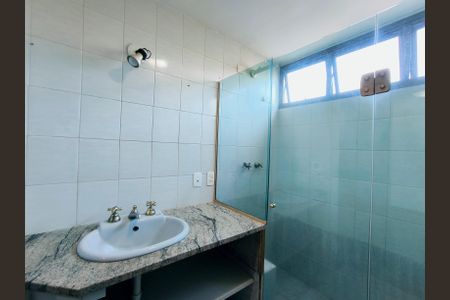 Apartamento à venda com 214m², 3 quartos e 2 vagas Apartamento à venda com 214m², 3 quartos e 2 vagasBanheiro da Suíte 1
