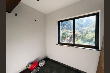 Apartamento à venda com 214m², 3 quartos e 2 vagas Apartamento à venda com 214m², 3 quartos e 2 vagasQuarto de Serviço