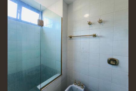 Apartamento à venda com 214m², 3 quartos e 2 vagas Apartamento à venda com 214m², 3 quartos e 2 vagasBanheiro da Suíte 1