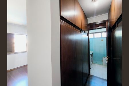 Apartamento à venda com 214m², 3 quartos e 2 vagas Apartamento à venda com 214m², 3 quartos e 2 vagasQuarto 1 - Suíte