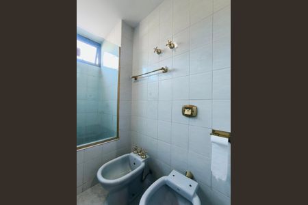Apartamento à venda com 214m², 3 quartos e 2 vagas Apartamento à venda com 214m², 3 quartos e 2 vagasBanheiro da Suíte 1