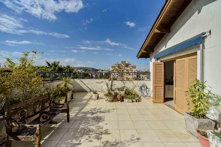 Apartamento à venda com 205m², 3 quartos e 2 vagas Apartamento à venda com 205m², 3 quartos e 2 vagasTerraço