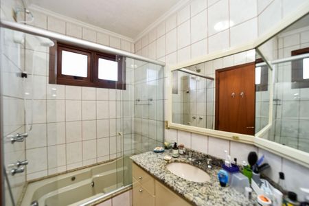 Apartamento à venda com 205m², 3 quartos e 2 vagas Apartamento à venda com 205m², 3 quartos e 2 vagasBanheiro da Suíte