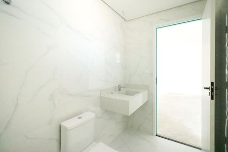 Casa à venda com 166m², 3 quartos e 3 vagasBanheiro da Suíte 2
