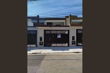 Casa à venda com 166m², 3 quartos e 3 vagasFachada